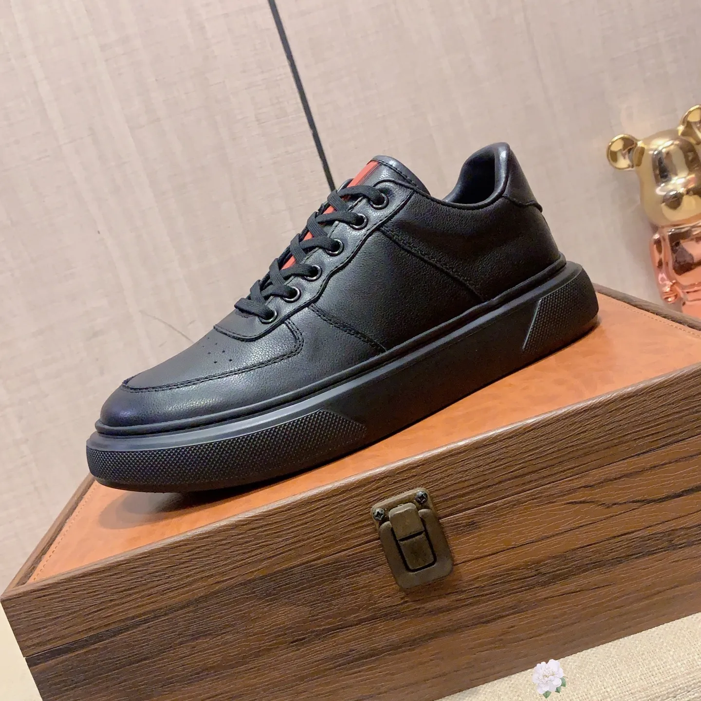 Men's men's shoes💰460💰💰🎩🎩[Lightning][Lightning] "PRADA*" The latest and most popular casual shoes, top brand [seduce] luxury ~ purchasing agency, top ~ quality. [Strong] The upper is made of imported breathable cowhide with material ➕ breathable sheepskin feet (•) and fine workmanship. The original stylish and stylish soft rubber wear-resistant and non-slip outsole is light and comfortable on the feet. The real thing looks better when photographed in person. 0128: Size: 38-44, 45 sizes can be customized, black, white